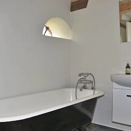 Сasa de vacaciones Three-bedroom Holiday With A Fireplace 06
