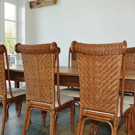 Сasa de vacaciones Three-bedroom Holiday With A Fireplace 06