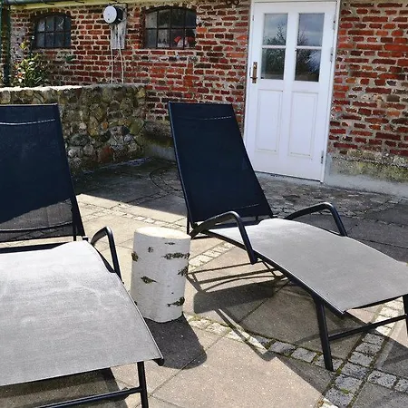 Сasa de vacaciones Three-bedroom Holiday With A Fireplace 06